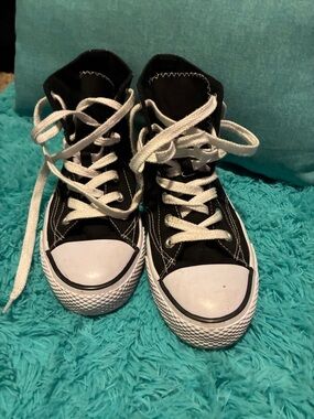 Airwalk Black High-Top Sneakers with White Accents and Laces